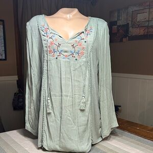 reCreation Floral Embroidered Blouse in Light Green